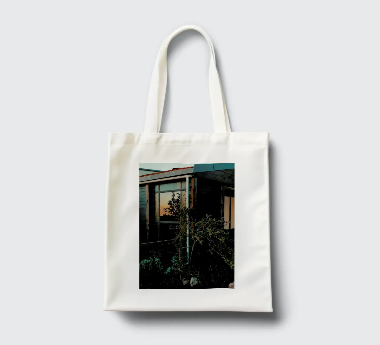 Sundown Secret Garden tote bag by Sebastian Hilgetag