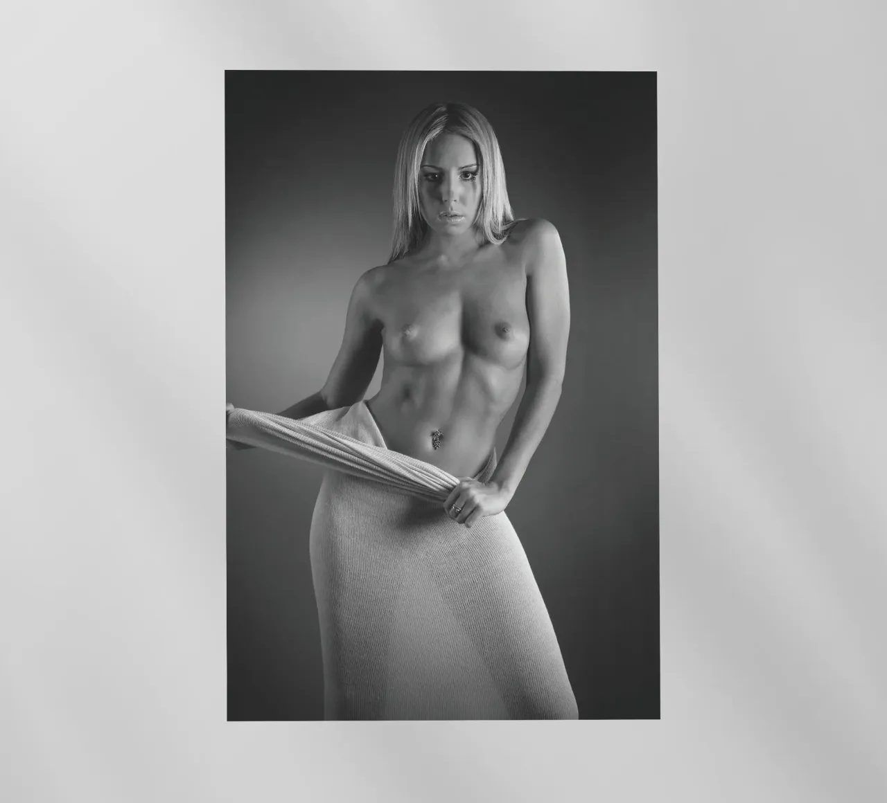 Ashlee in cotton 2 Mono pellicola backlit da Dave Hare Photography
