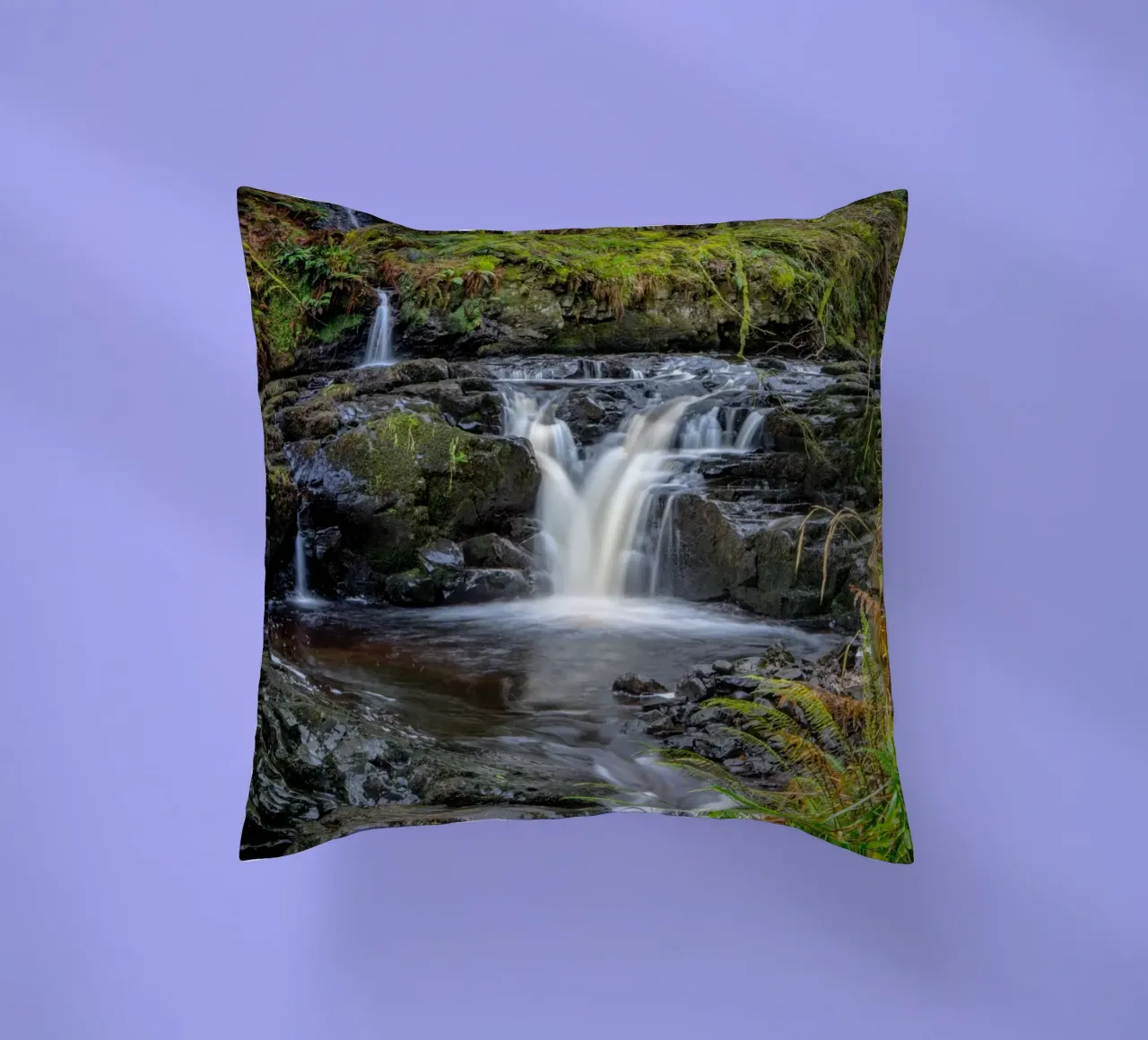 Glenariff Falls 3 cuscino da Dave Hare Photography