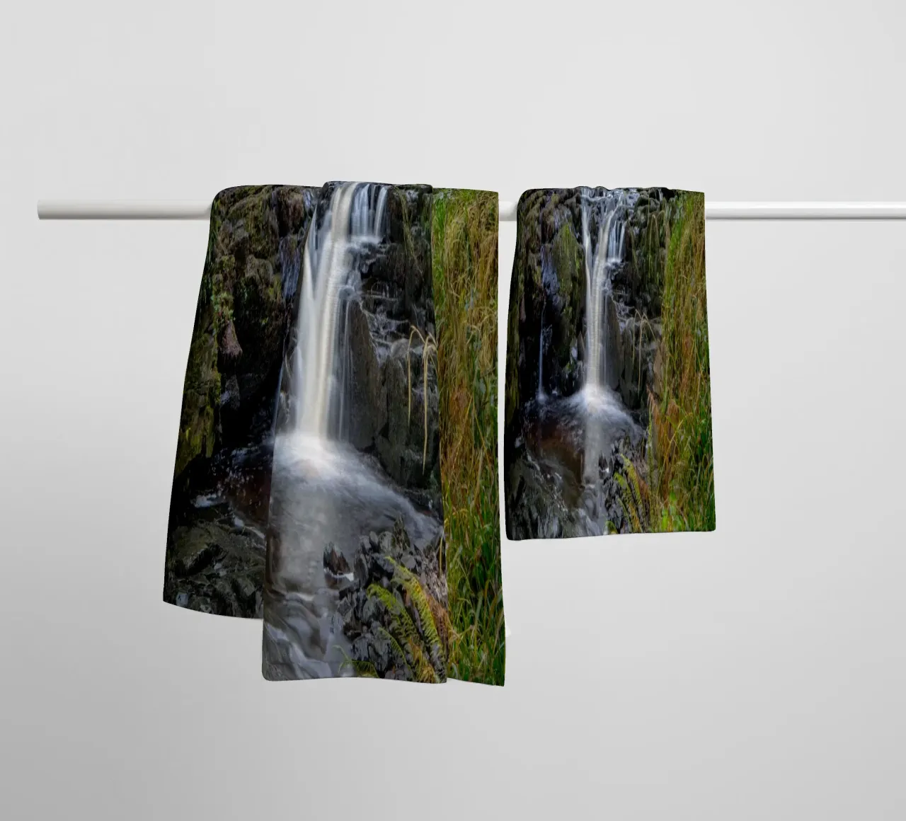 Glenariff Falls 3 asciugamano da bagno da Dave Hare Photography