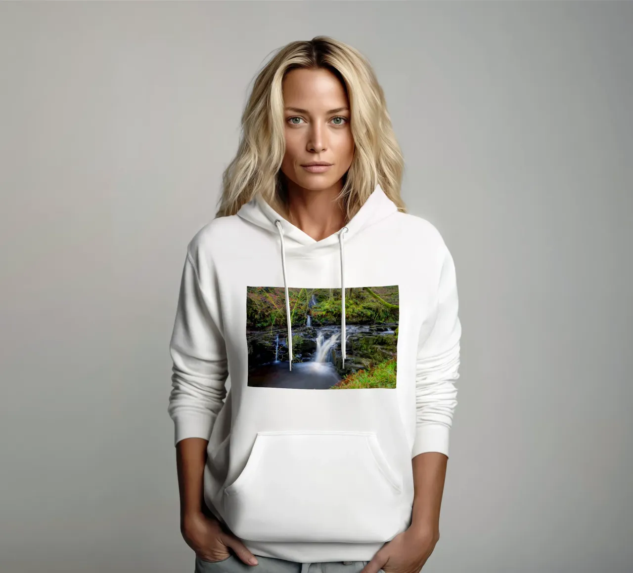 Glenariff Falls 2 felpa con cappuccio da Dave Hare Photography