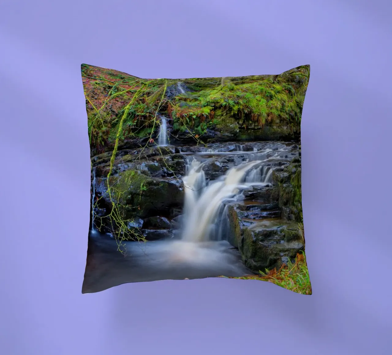 Glenariff Falls 2 cuscino da Dave Hare Photography