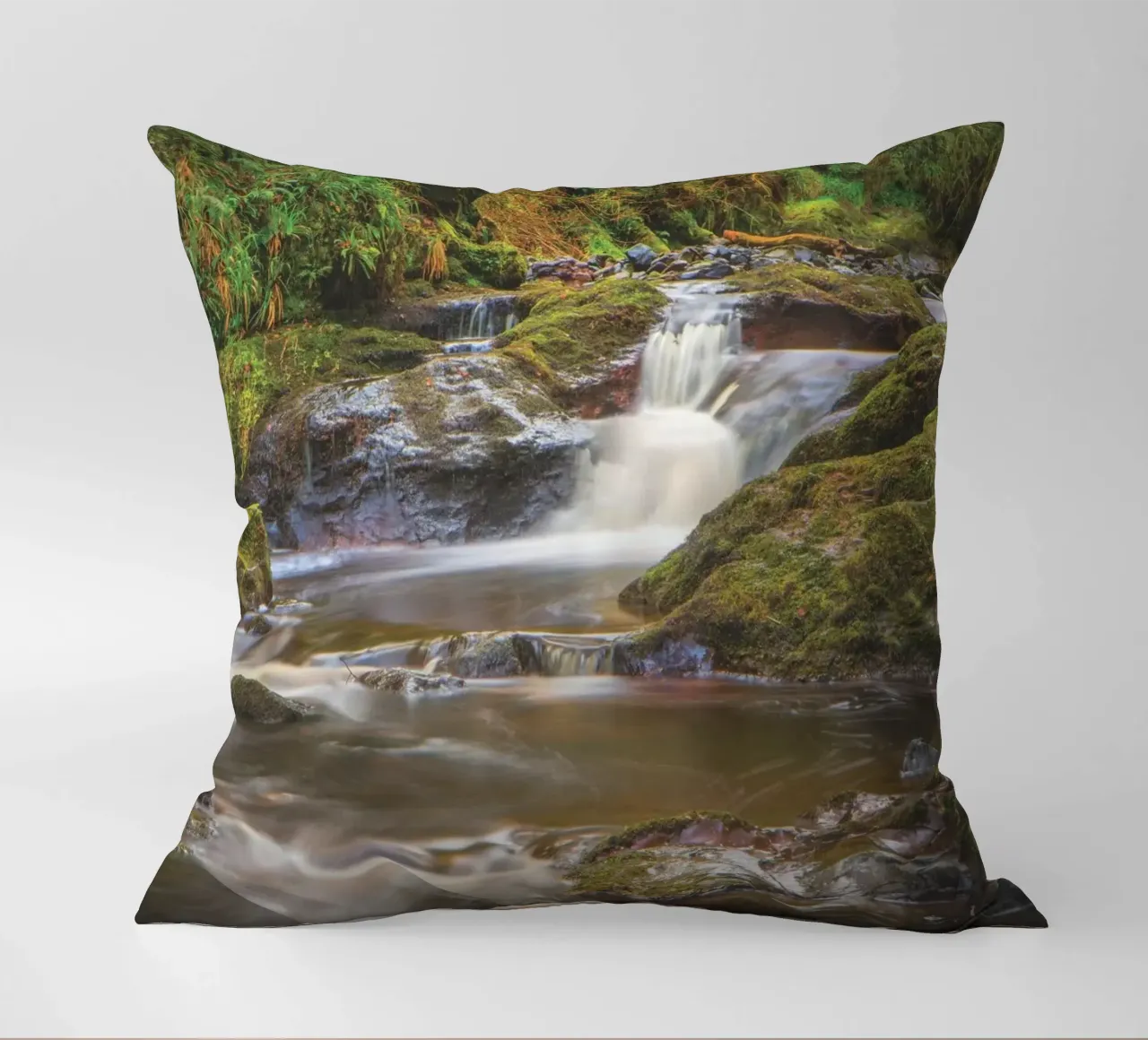 Glenariff Falls cuscino da Dave Hare Photography