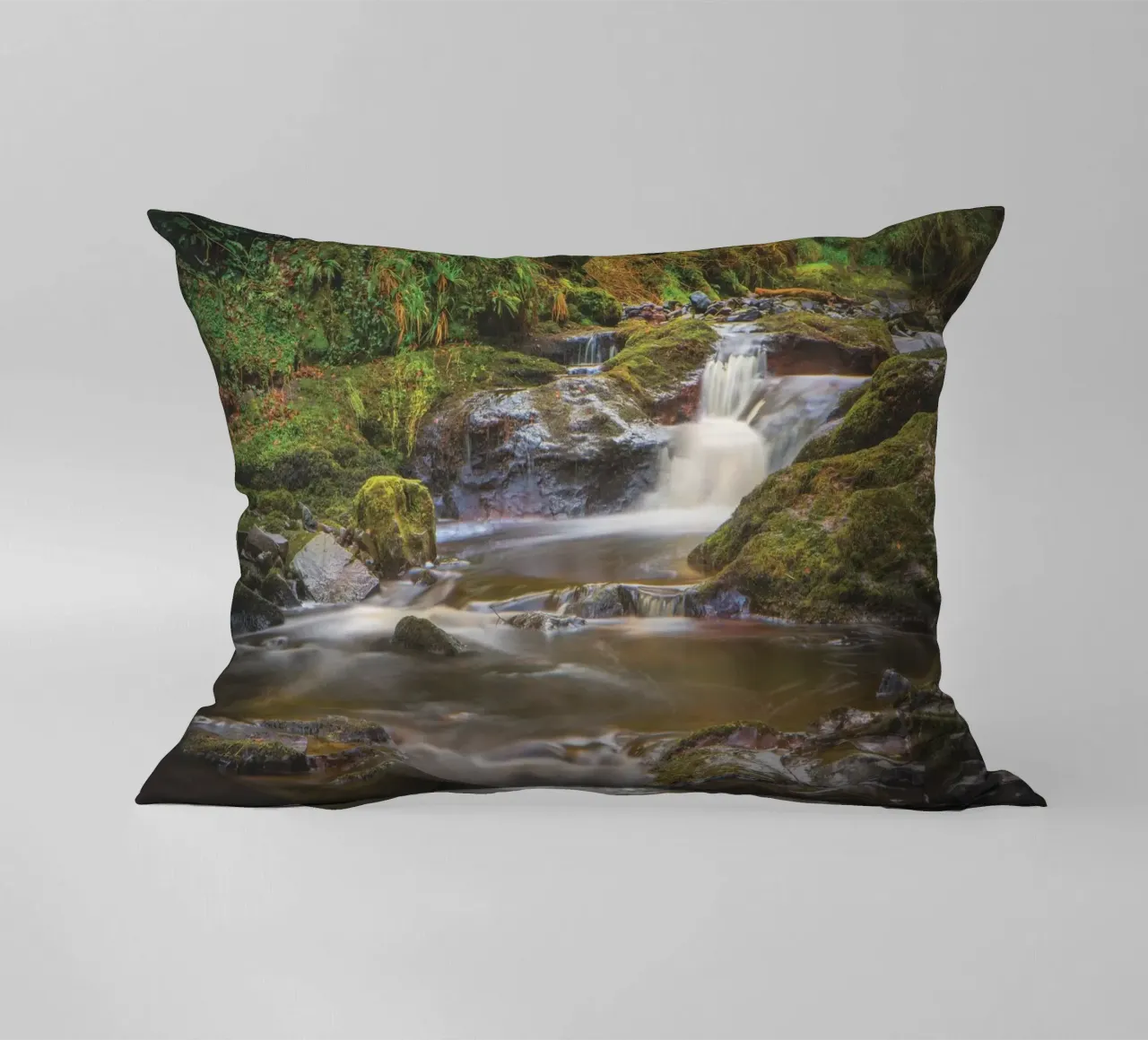 Glenariff Falls cuscino da Dave Hare Photography