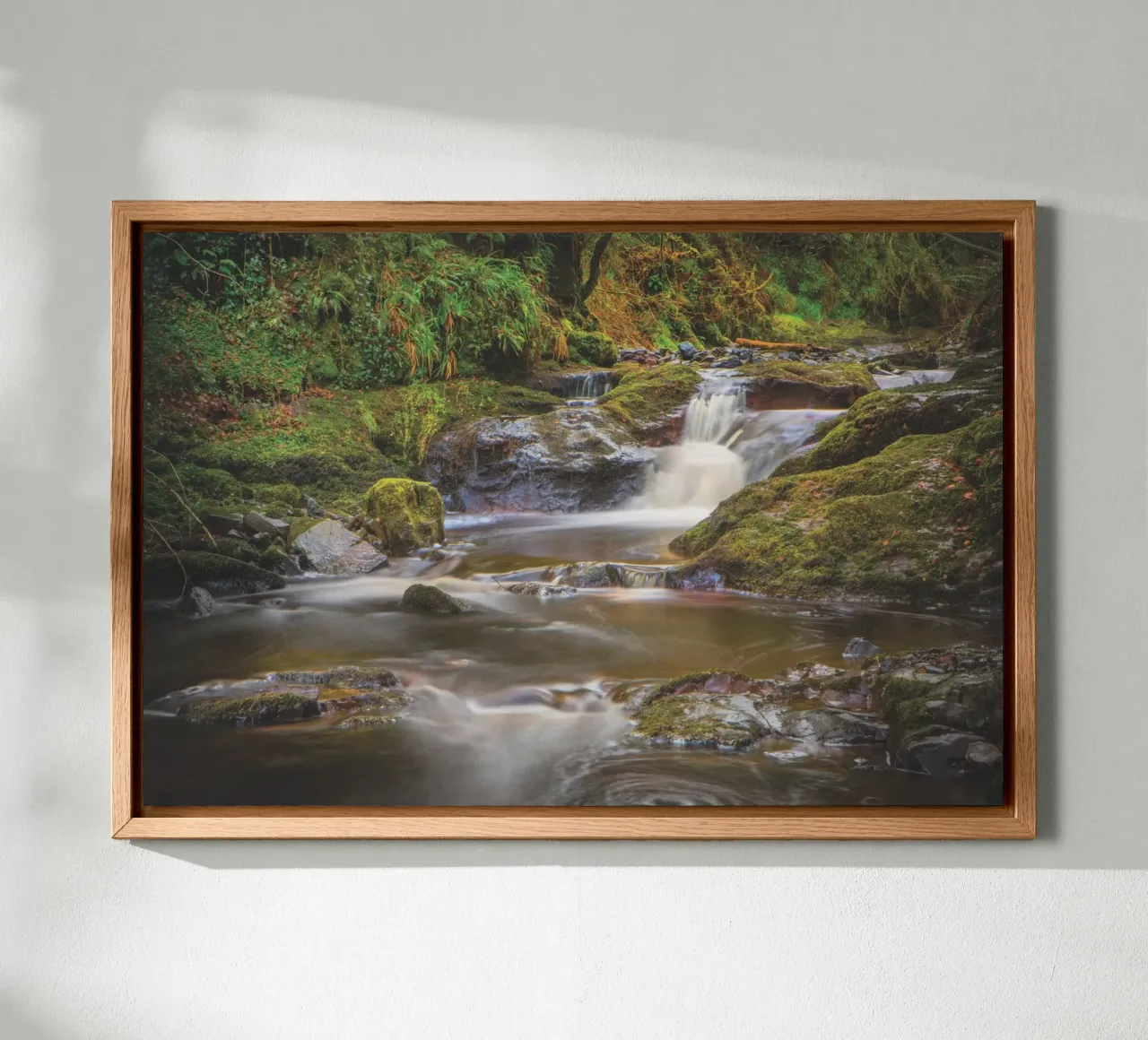 Glenariff Falls tela con Cornice a cassetta da Dave Hare Photography