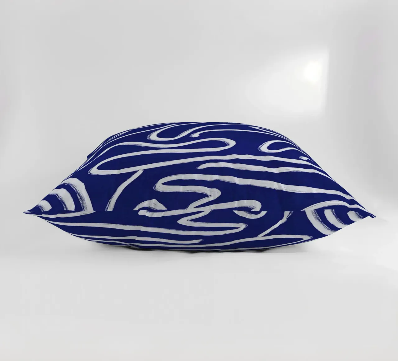 Ultramarine line art 03 cuscino da Little Dean