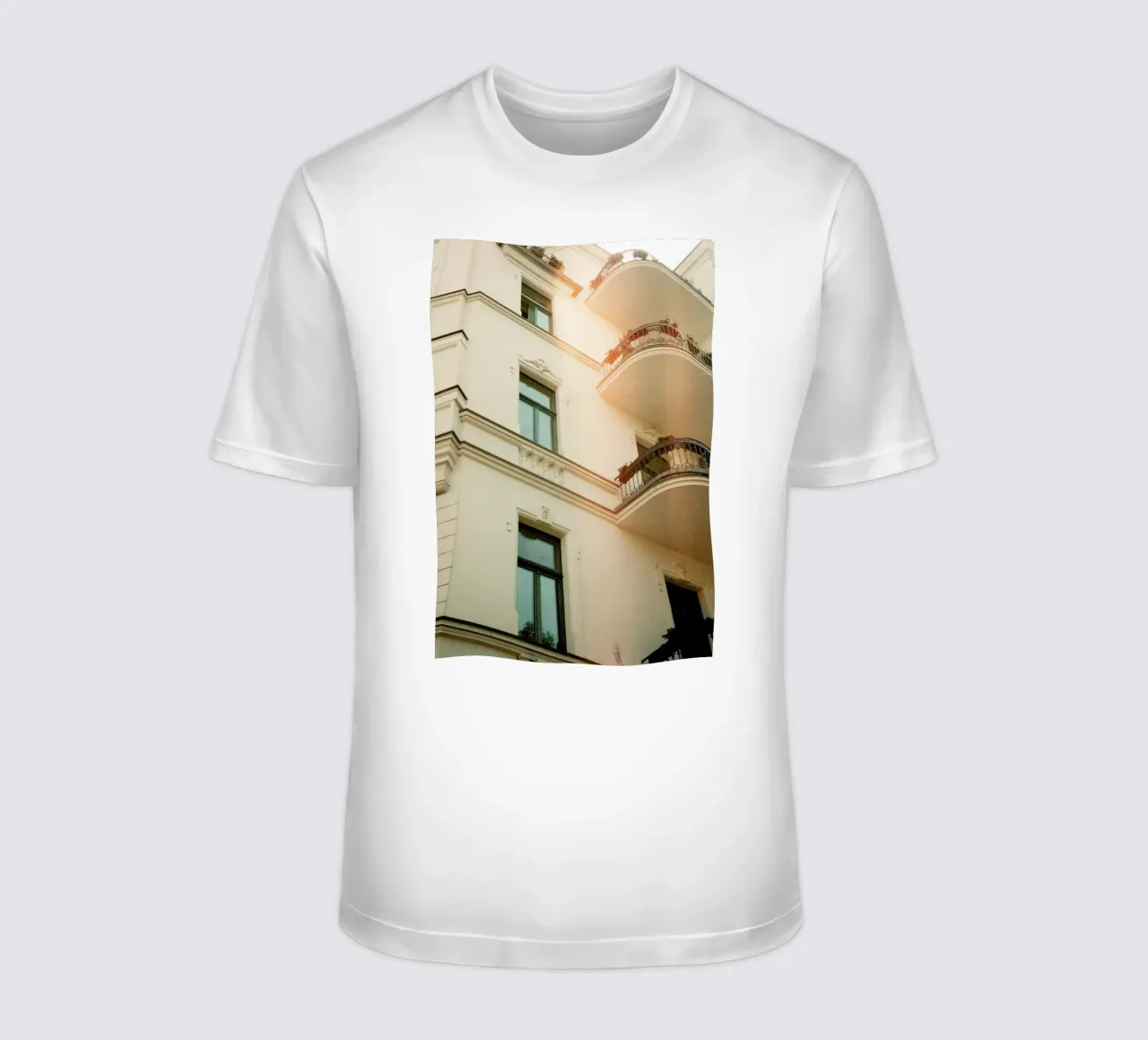 Analog Series Flares On Architecture t-shirt da Sebastian Hilgetag