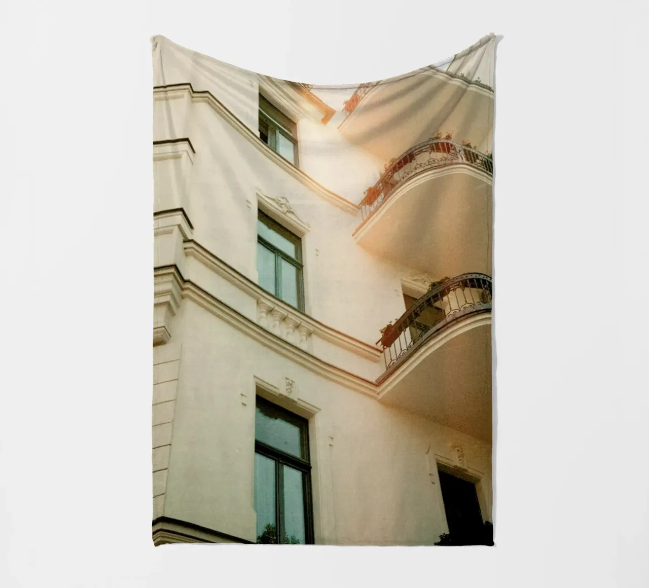 Analog Series Flares On Architecture Fleecedecke von Sebastian Hilgetag