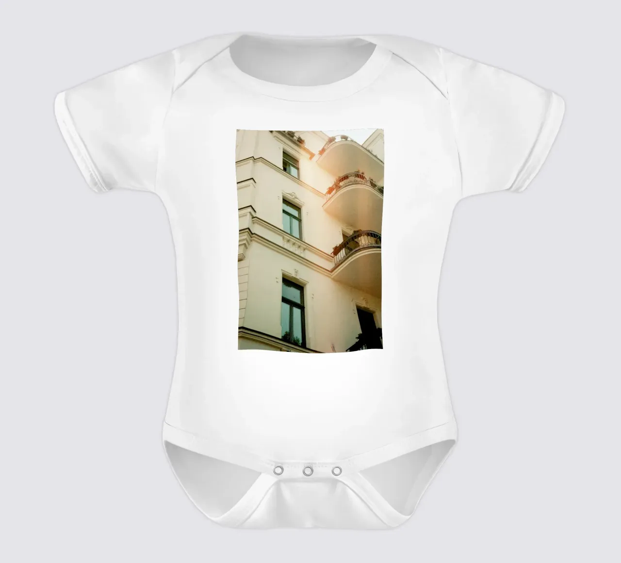 Analog Series Flares On Architecture Kurzarm Babybody von Sebastian Hilgetag