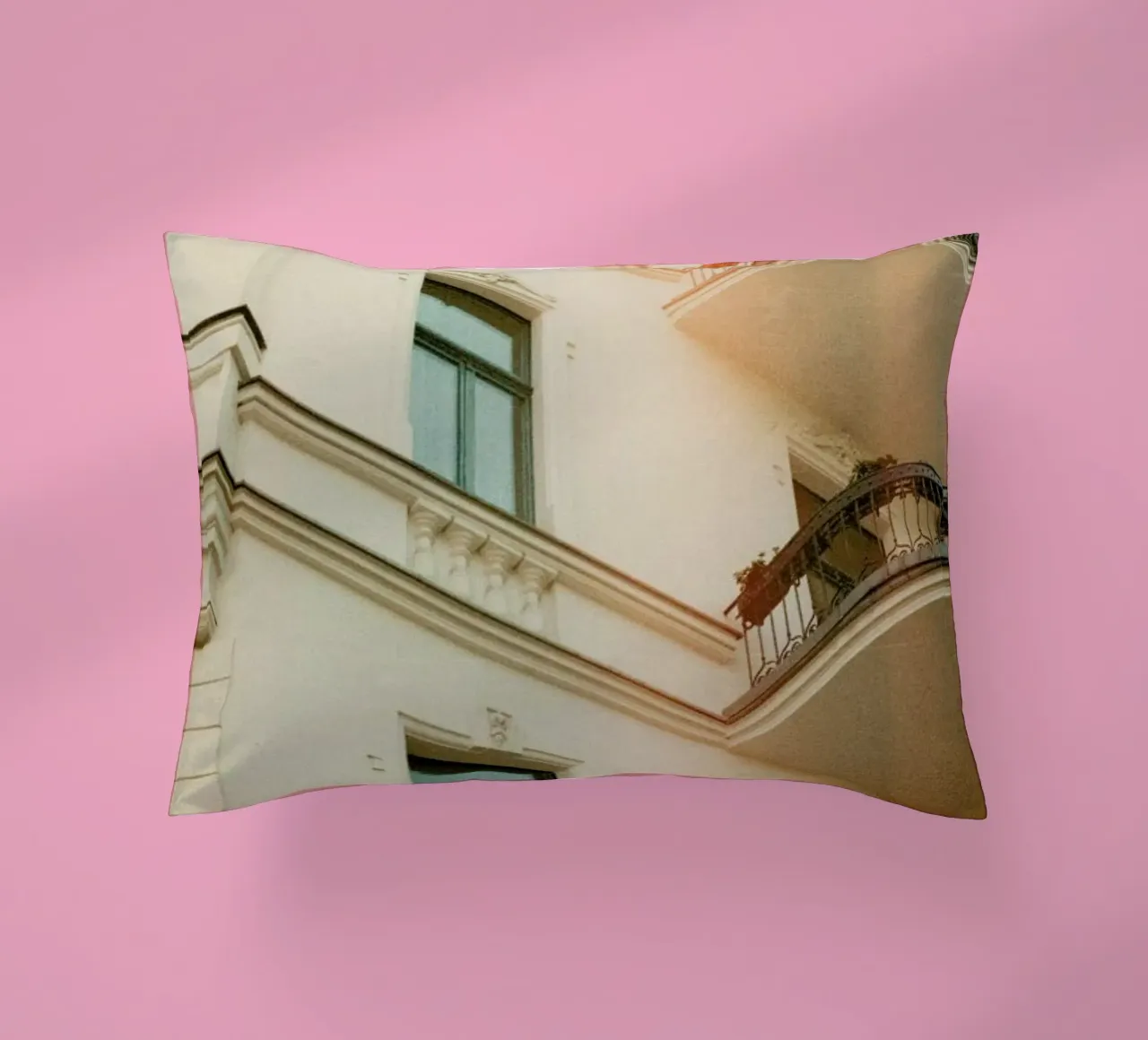 Analog Series Flares On Architecture Kissen von Sebastian Hilgetag