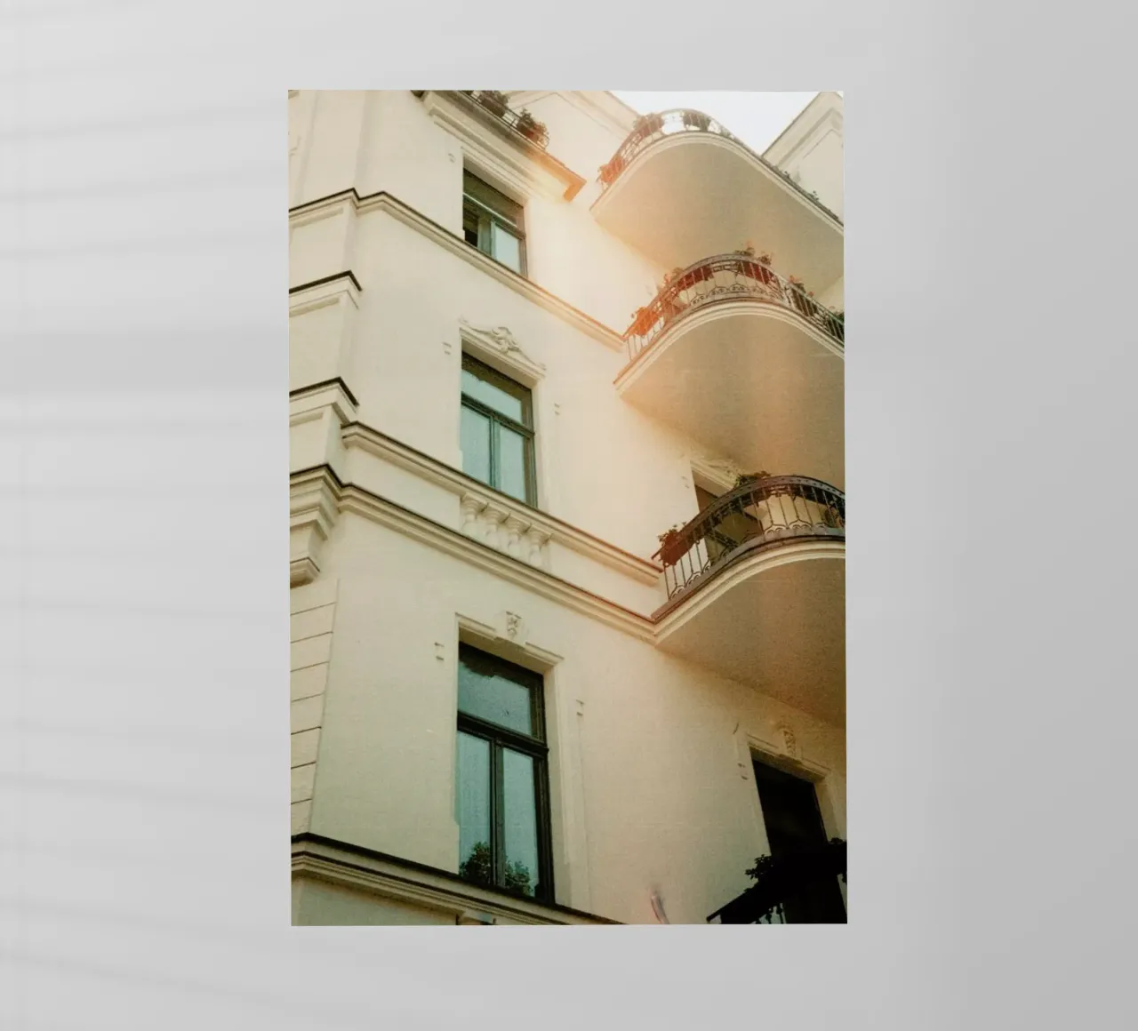 Analog Series Flares On Architecture film rétro-éclairé de Sebastian Hilgetag