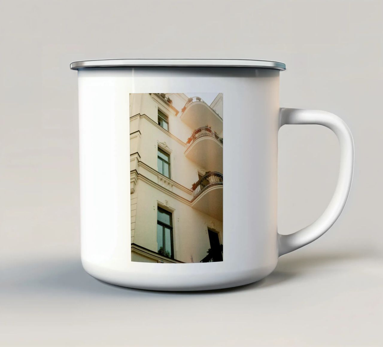 Analog Series Flares On Architecture tazza in smalto da Sebastian Hilgetag