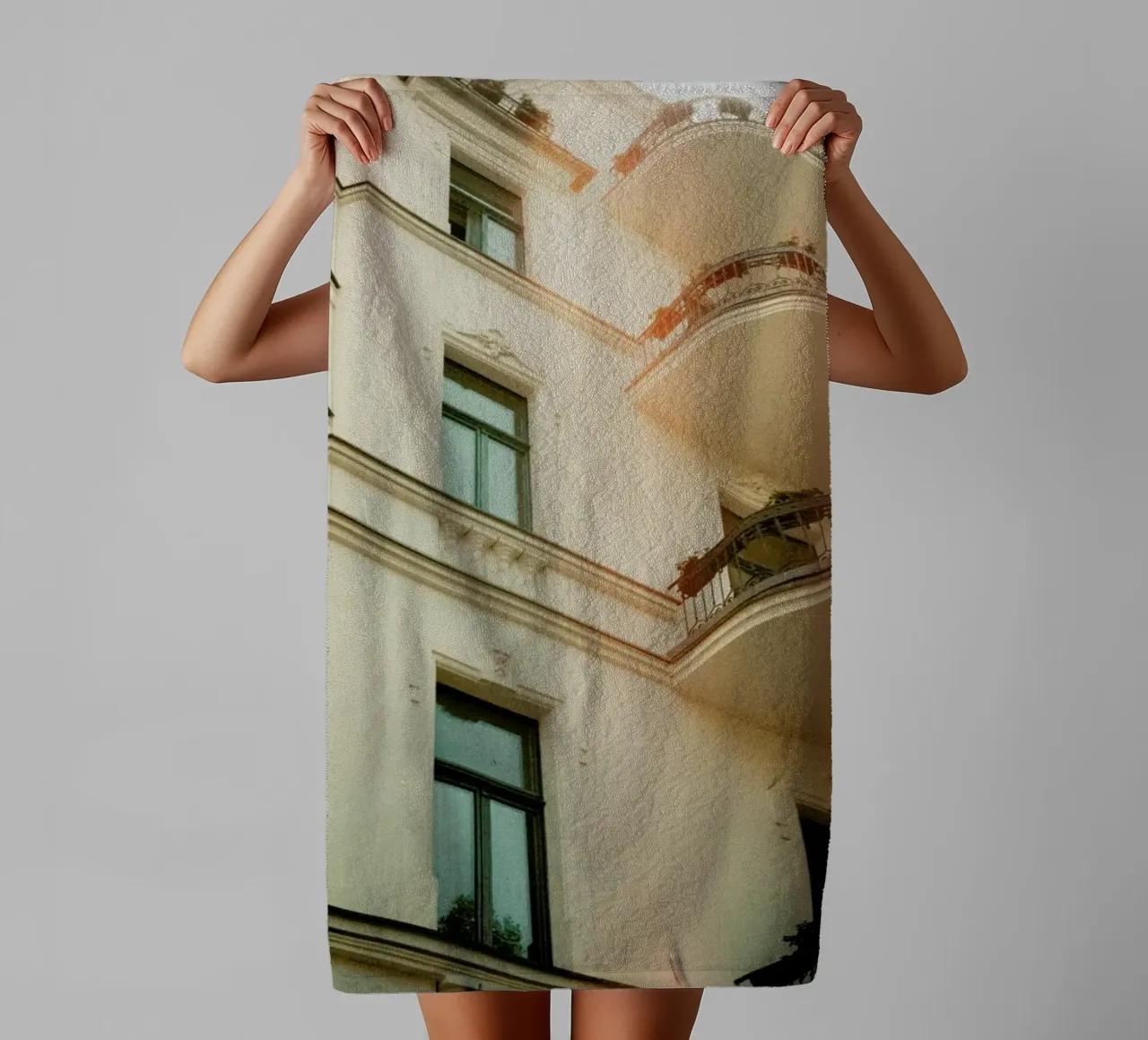 Analog Series Flares On Architecture Handtuch von Sebastian Hilgetag