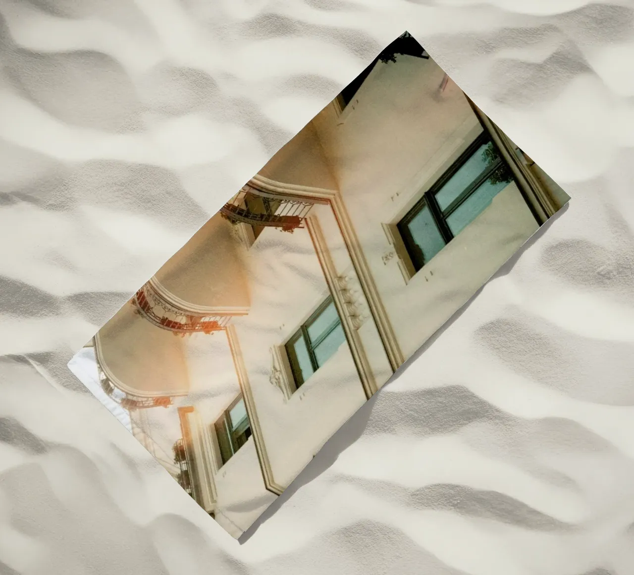 Analog Series Flares On Architecture serviette de plage de Sebastian Hilgetag
