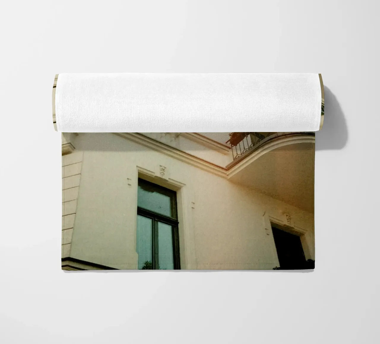 Analog Series Flares On Architecture serviette de plage de Sebastian Hilgetag