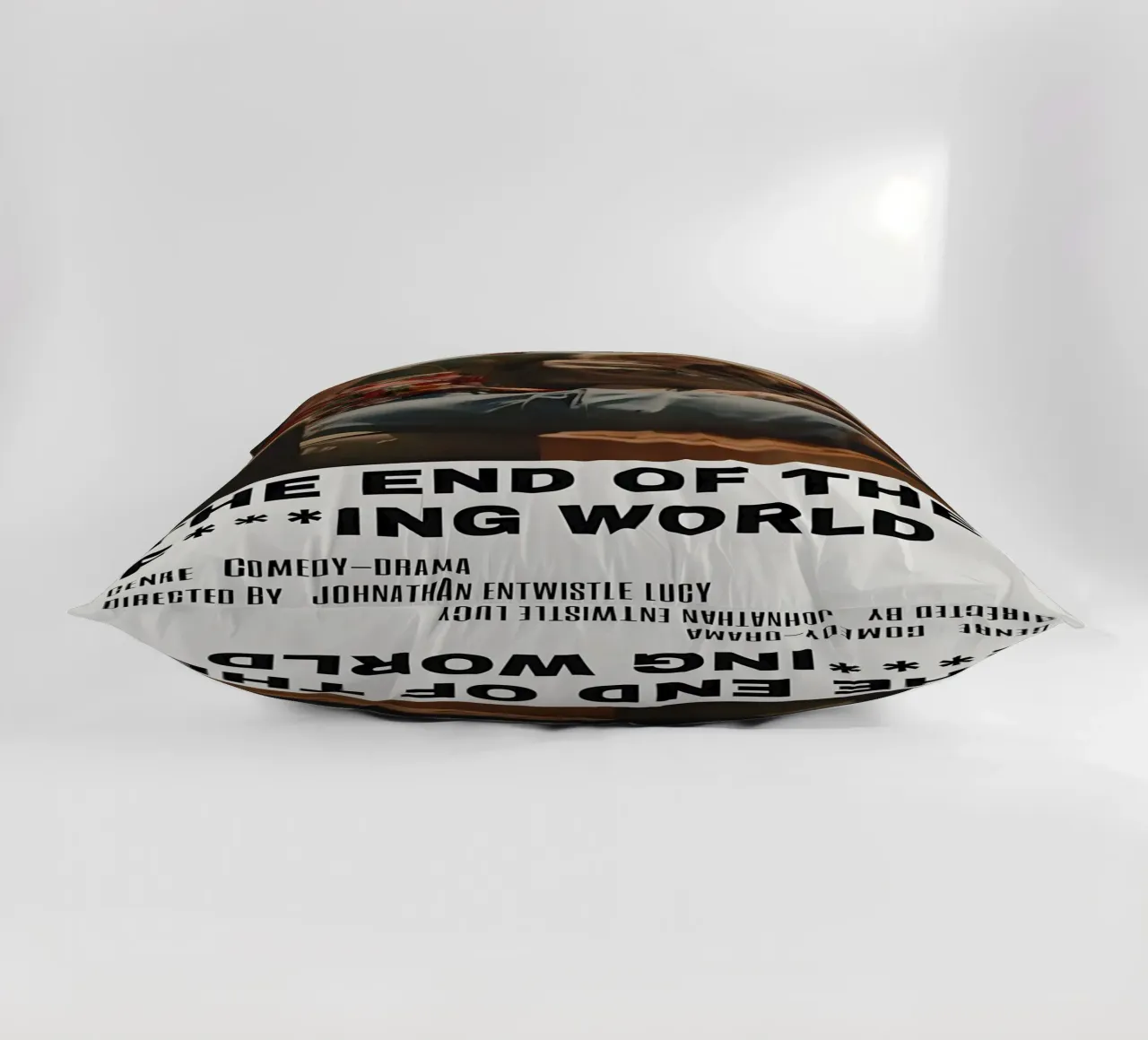 THE END OF THE FING WORLD cuscino da MVFminimalist