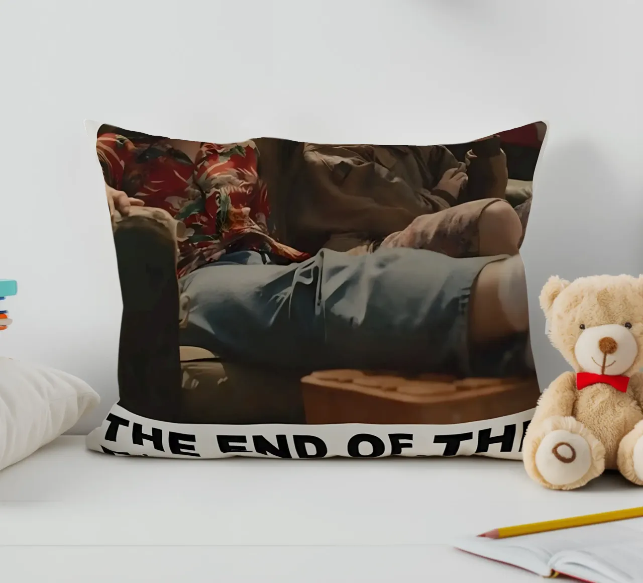 THE END OF THE FING WORLD cuscino da MVFminimalist