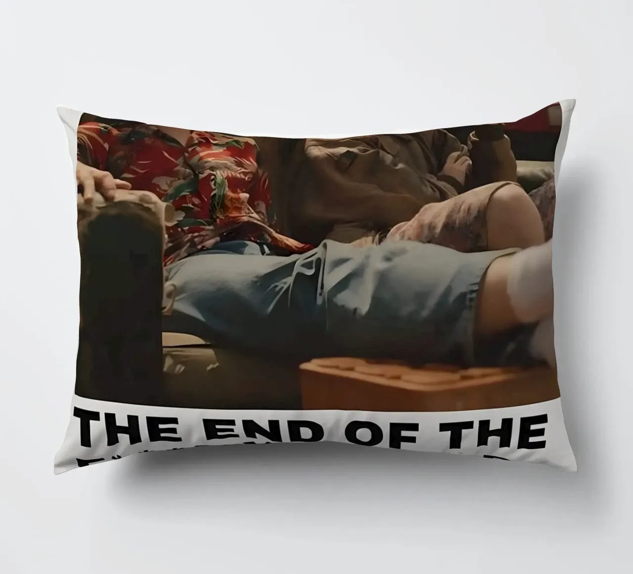 THE END OF THE FING WORLD cuscino da MVFminimalist