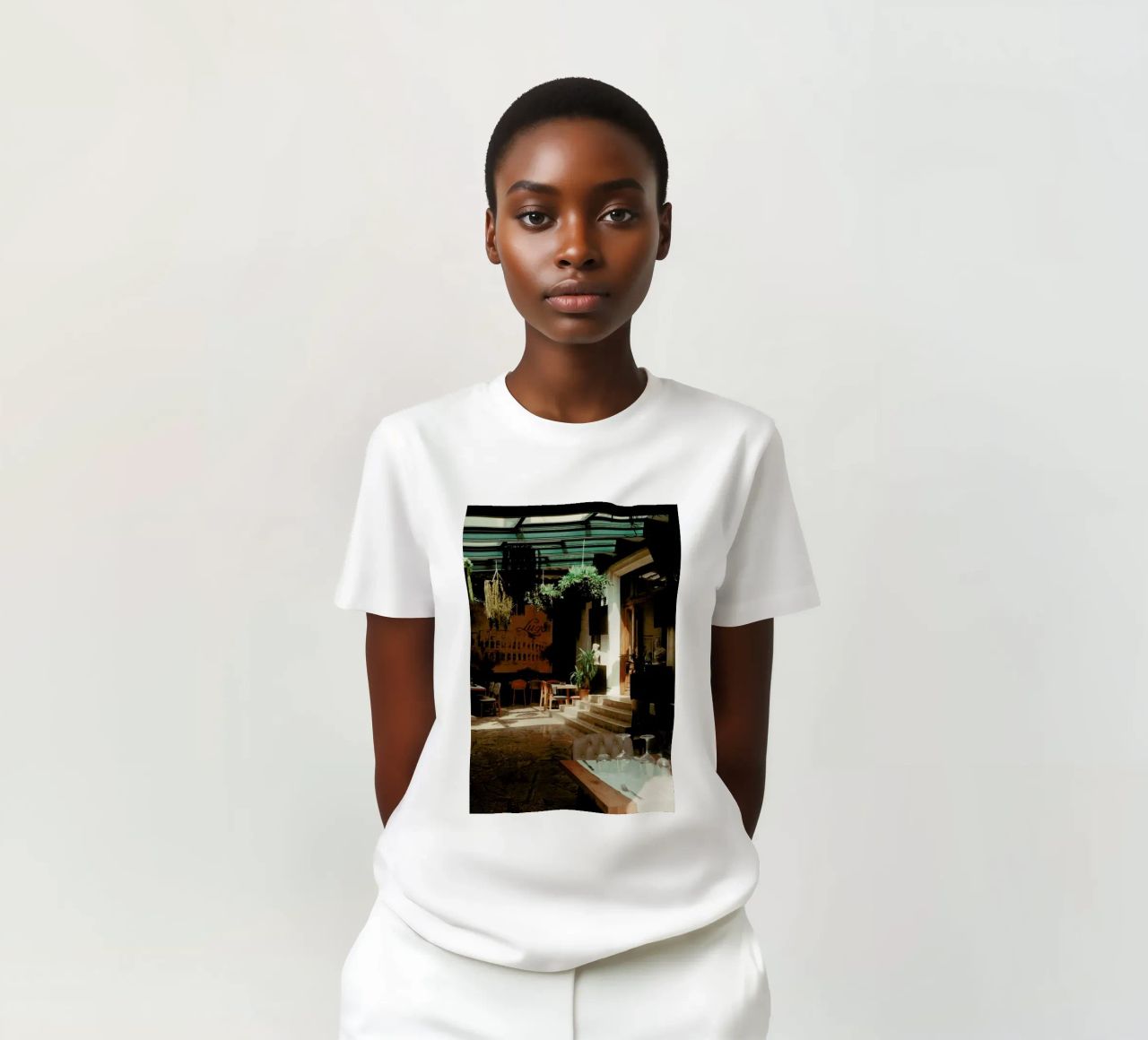 Analog Series The Small Cafe t-shirt da Sebastian Hilgetag