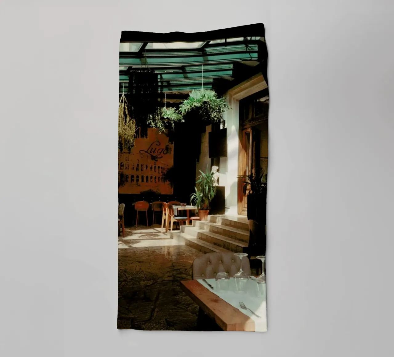 Analog Series The Small Cafe badhanddoek van Sebastian Hilgetag
