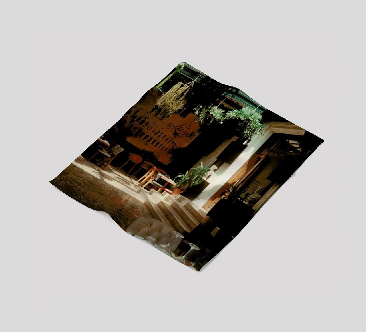 Analog Series The Small Cafe coperta in pile da Sebastian Hilgetag