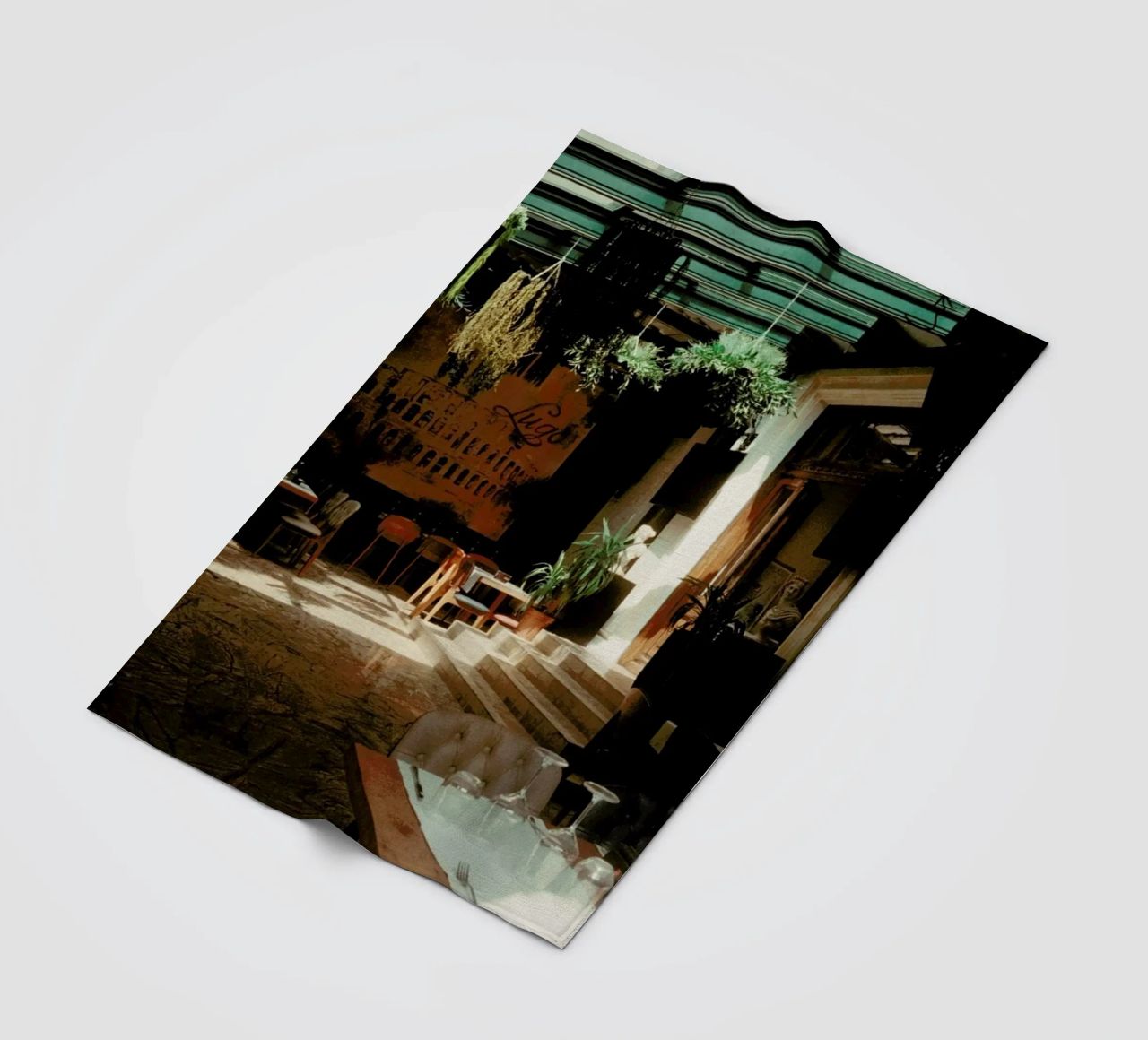 Analog Series The Small Cafe coperta in pile da Sebastian Hilgetag