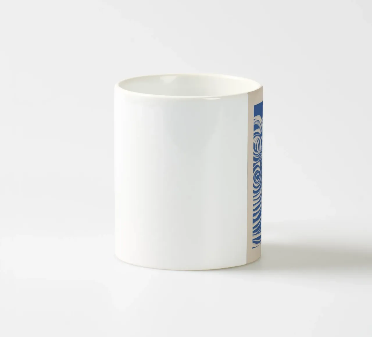 Abstracte witte wervelingen op blauw keramische mok van Melloi Art Print