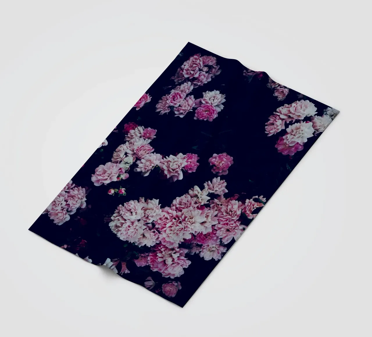 Fiori selvatici rosa coperta in pile da KISSA STUDIO