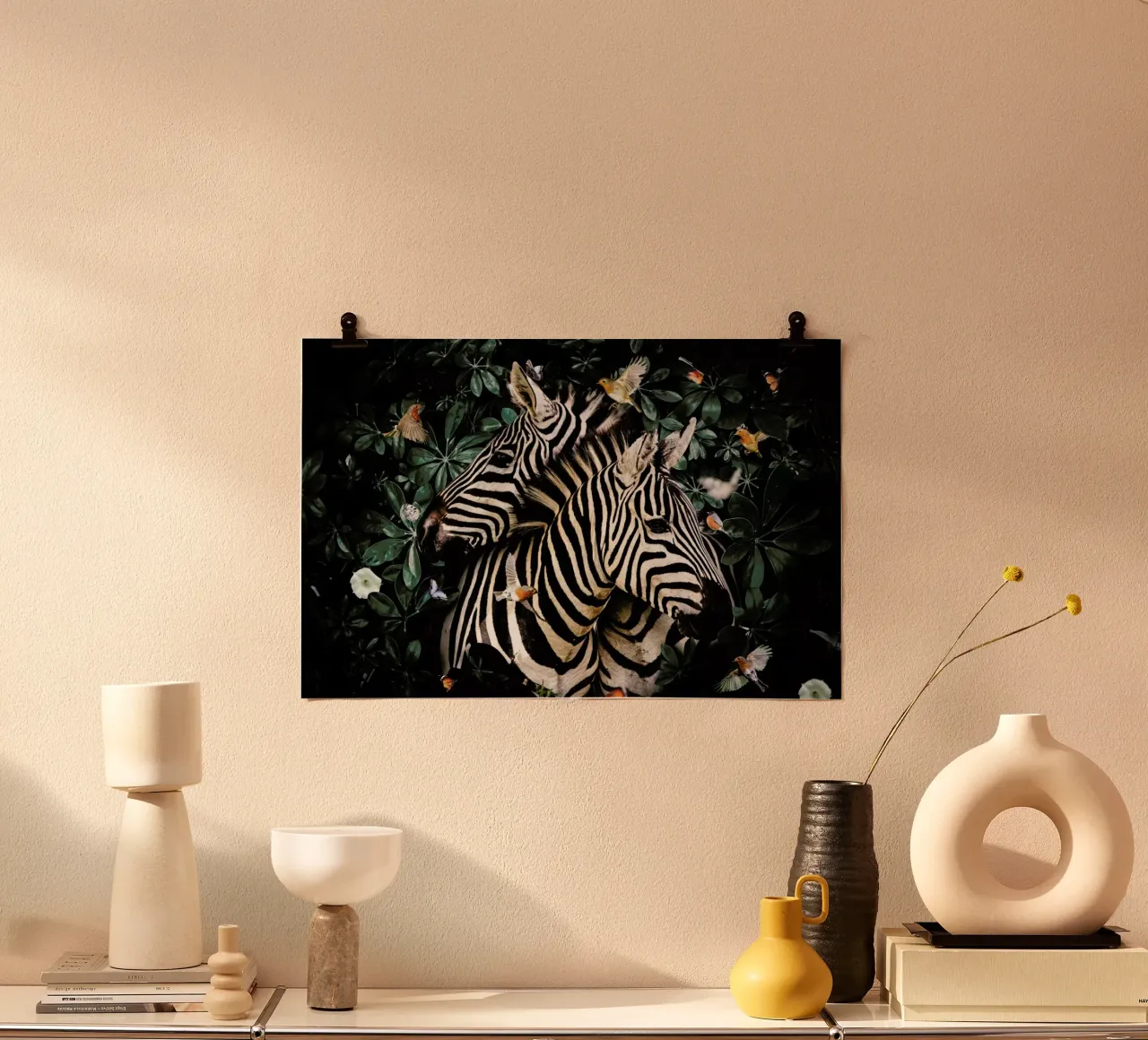 Zebra Couple poster con telaio in legno da Wouter Rikken