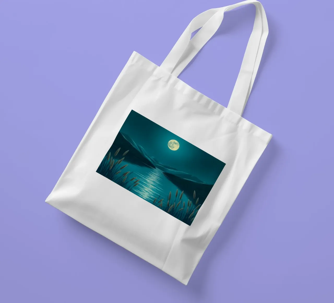 Ein ruhiger, mondbeschienener See inmitten von flüsterndem Schilf Jutebeutel von Artistic-shop
