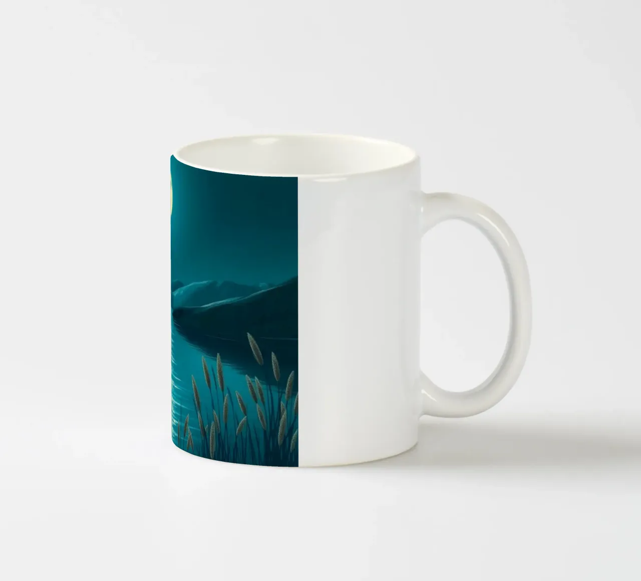 A Serene Moonlit Lake Amidst Whispering Reeds keramische mok van Artistic-shop