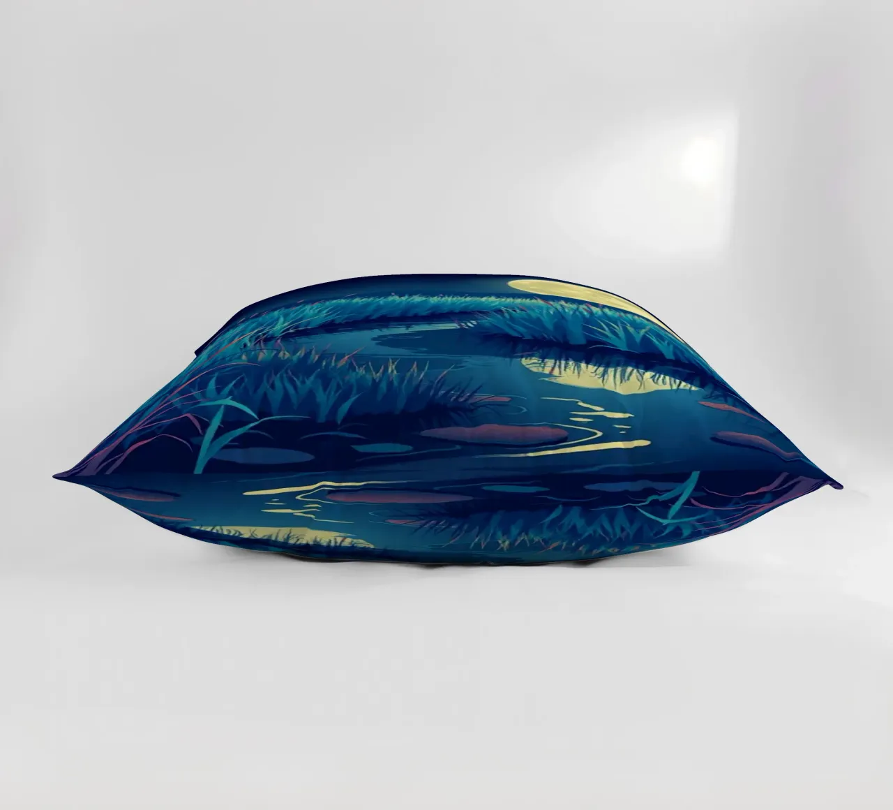 Un fiume che sussurra tra le canne sotto una luna piena dorata cuscino da Artistic-shop