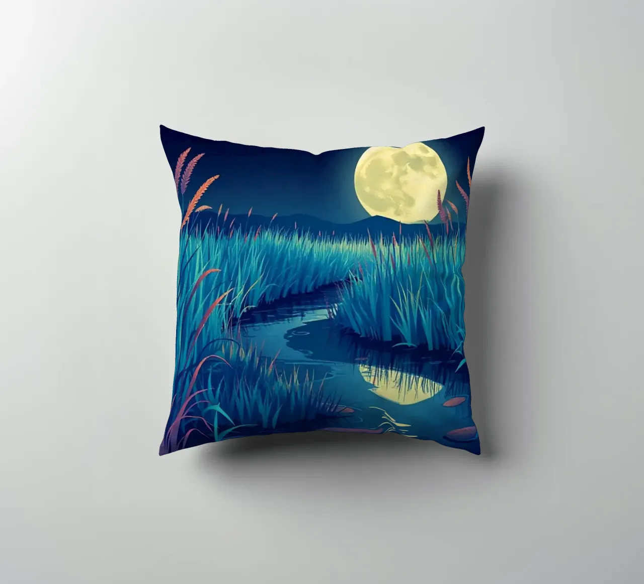 Un fiume che sussurra tra le canne sotto una luna piena dorata cuscino da Artistic-shop