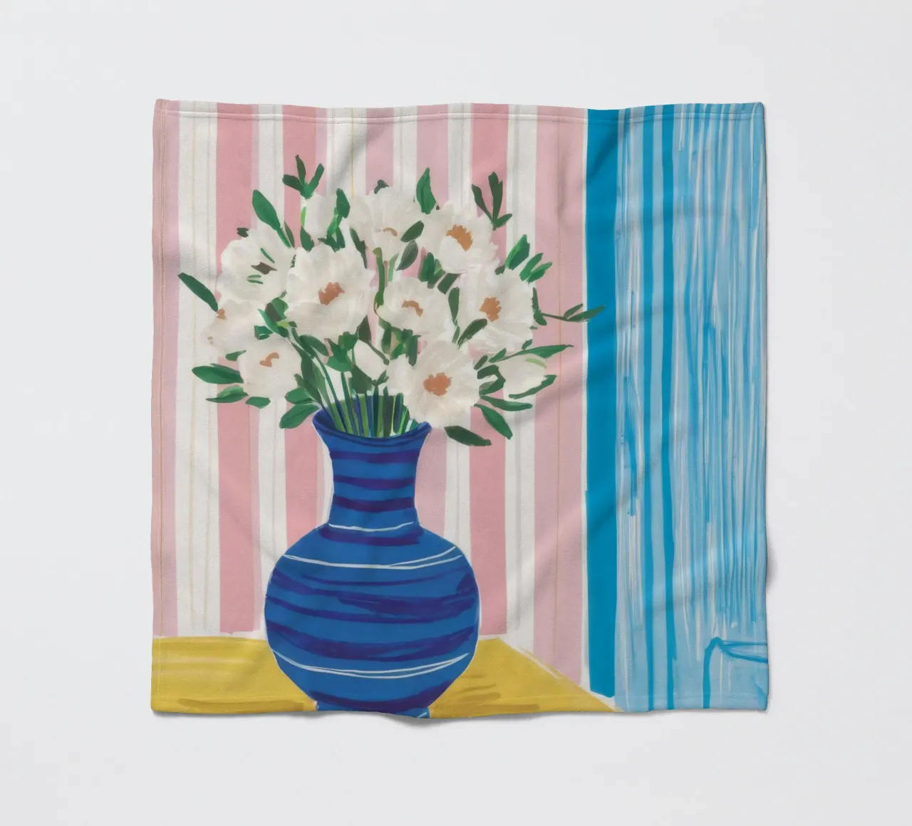 Blaue Vase Weiße Blüten Fleecedecke von Peak Delusion