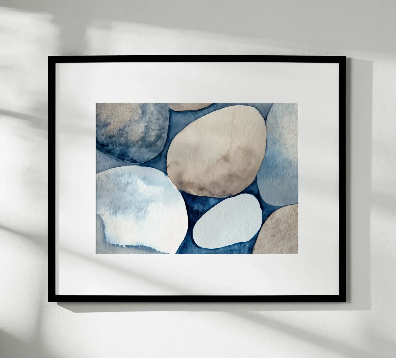Pietre costiere poster con telaio in plastica da Matthias Keller Studio