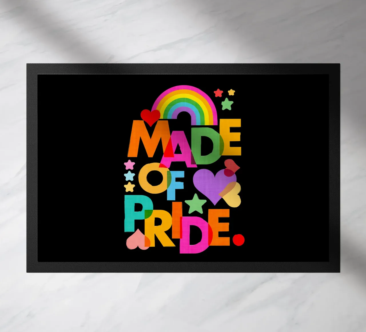 Made with Pride - Arte tipografica in grassetto con i colori dell'arcobaleno zerbino da Dominique Vari Words