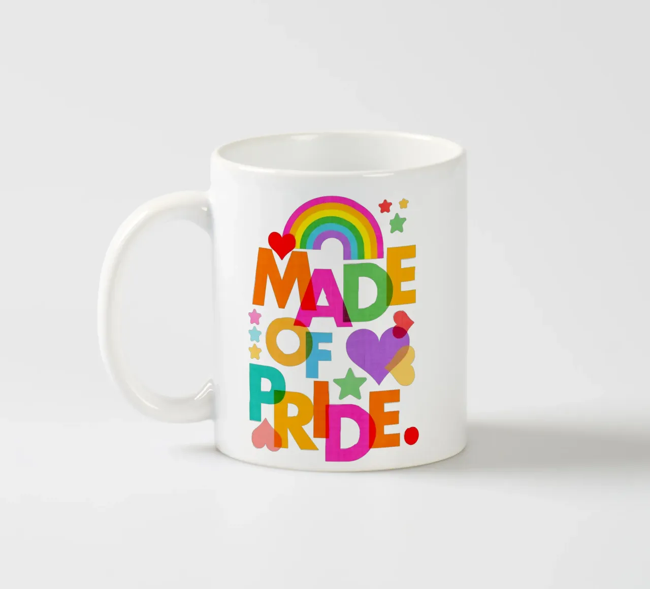Made with Pride - Arte tipografica in grassetto con i colori dell'arcobaleno tazza in ceramica da Dominique Vari Words