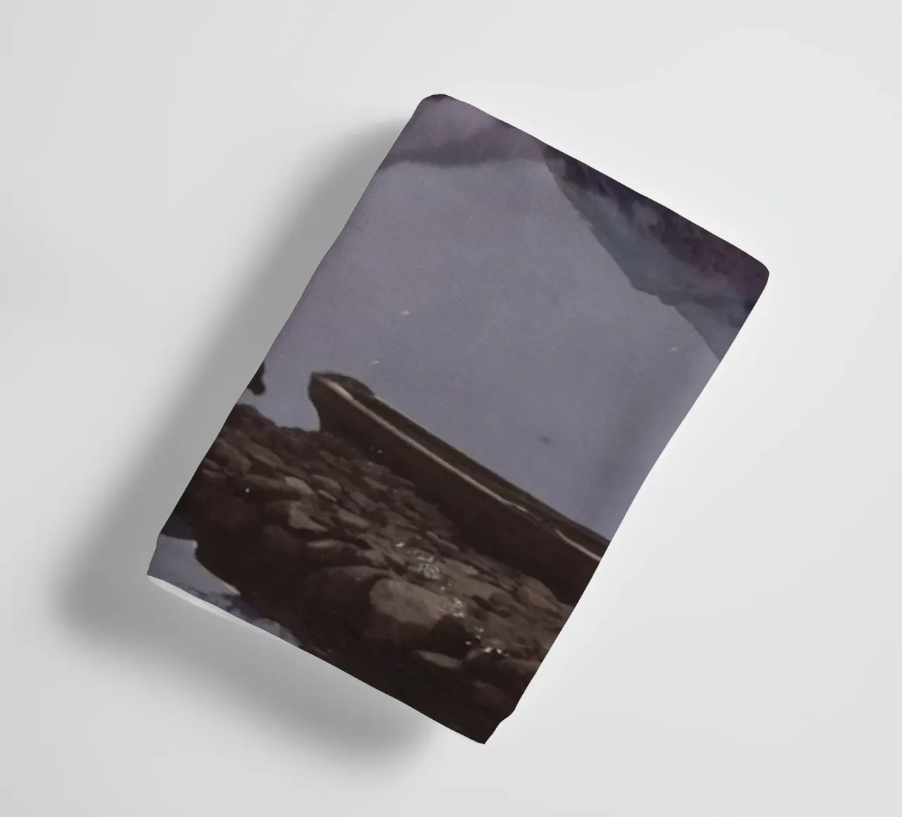 Gletscherhimmel | Press Play Kunstdruck Collage Handtuch von Press Play Art Prints