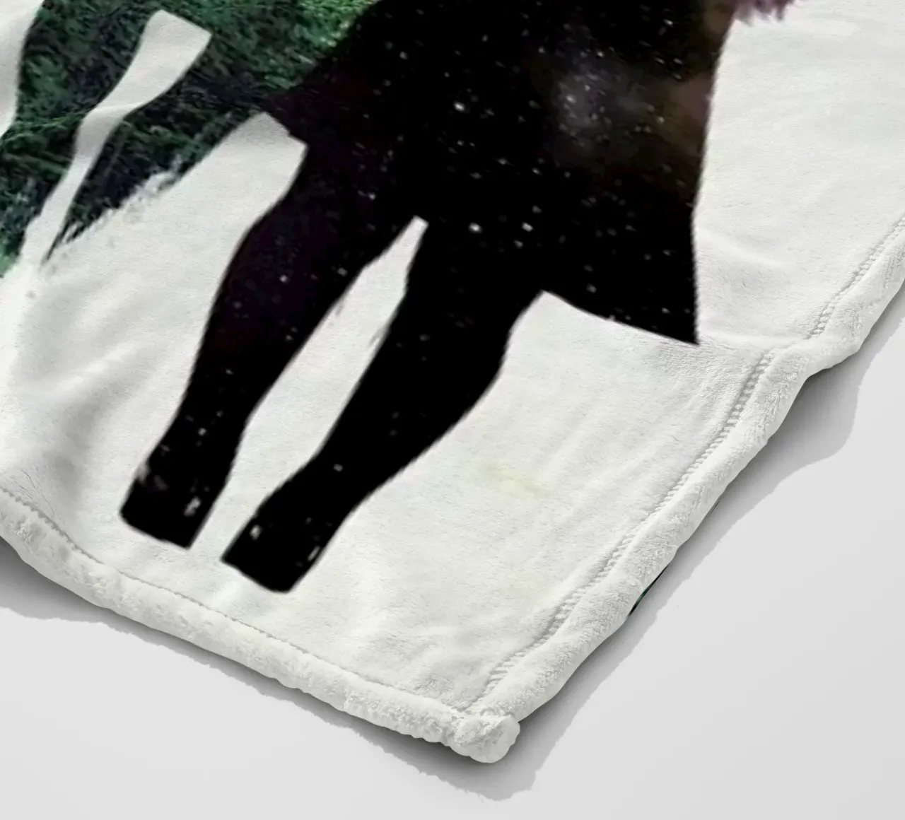 Let the universe love you coperta in pile da Róbert Farkas