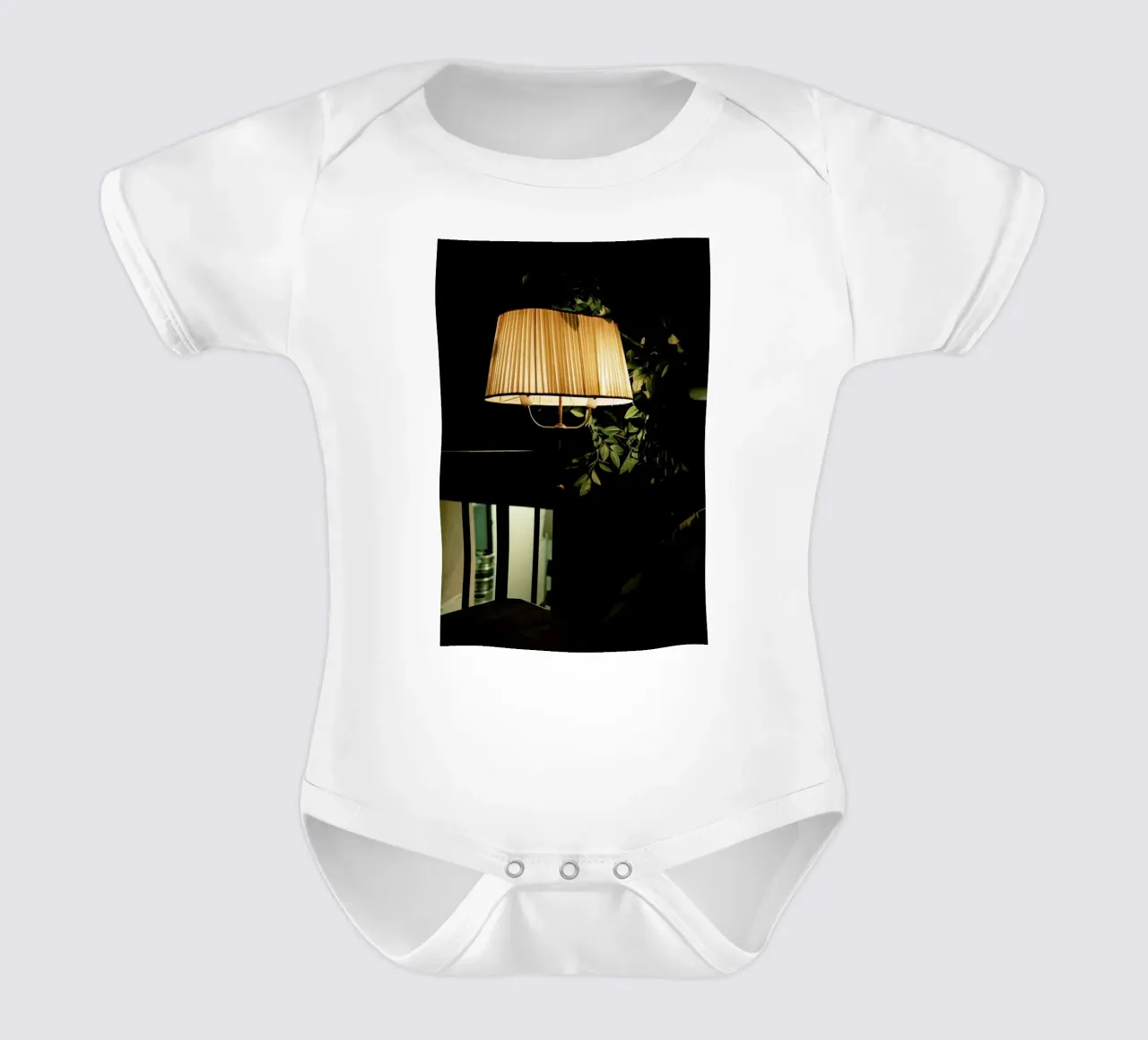 Lamp In The Cafe body neonato maniche corte da Sebastian Hilgetag
