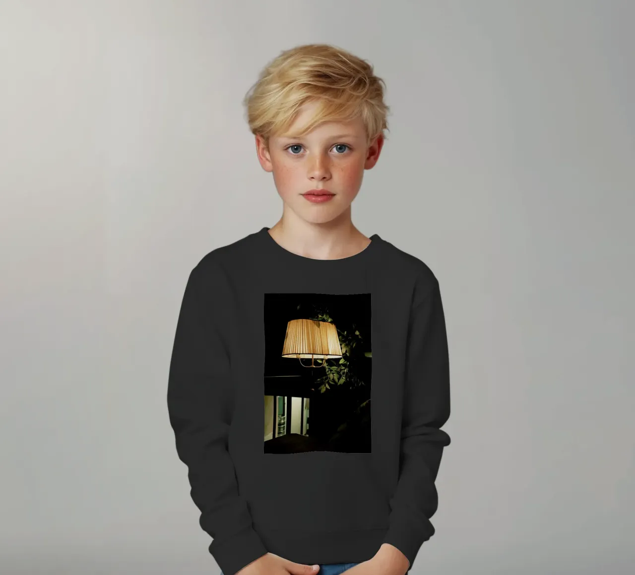 Lamp In The Cafe felpa bambino da Sebastian Hilgetag
