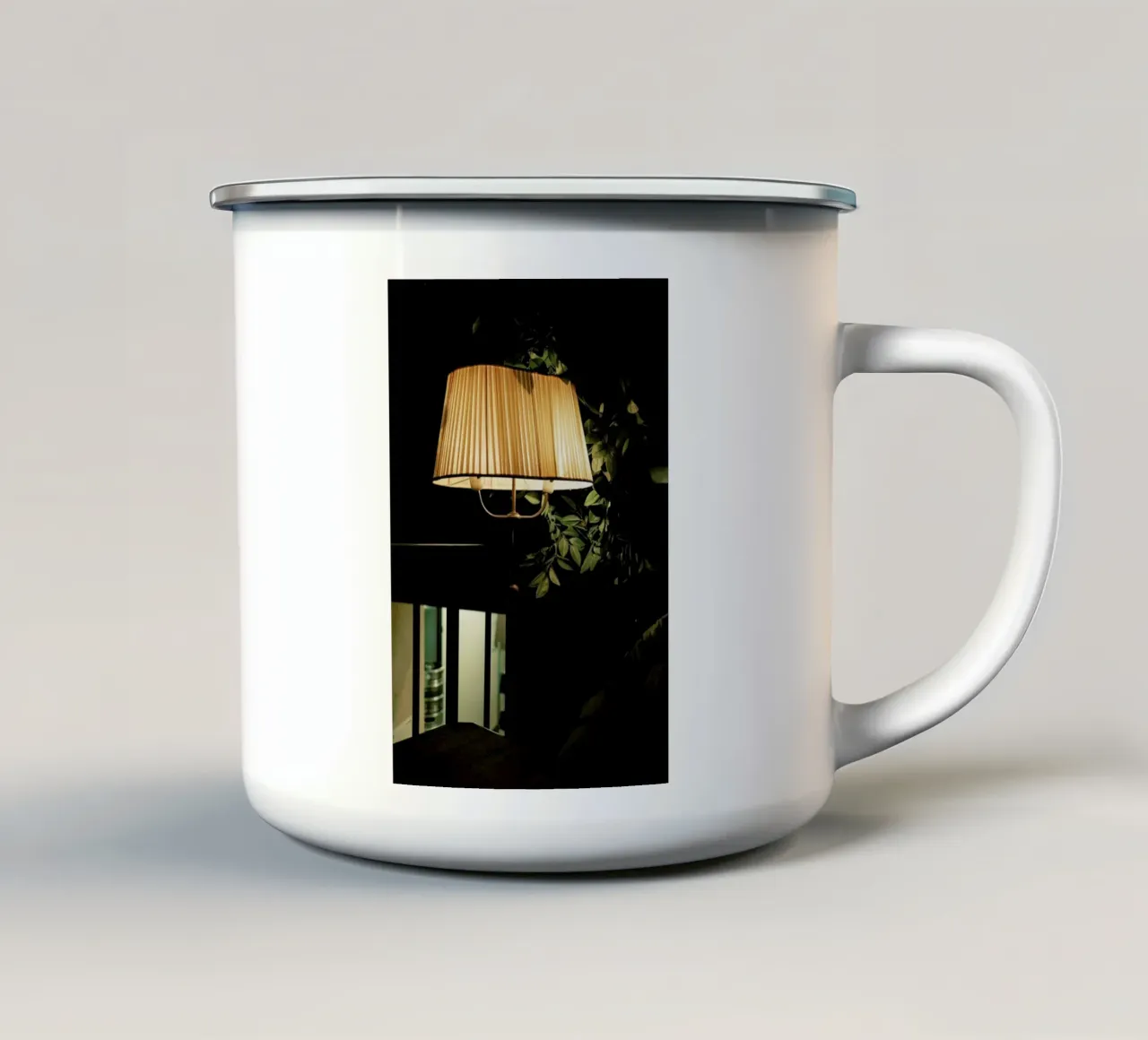 Lamp In The Cafe Emaille Tasse von Sebastian Hilgetag