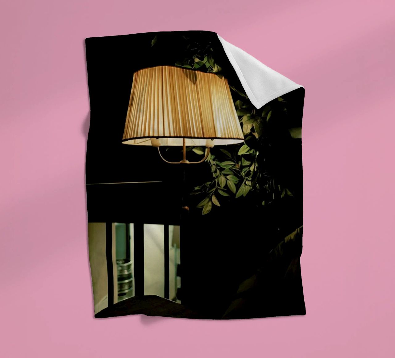 Lamp In The Cafe coperta in pile da Sebastian Hilgetag