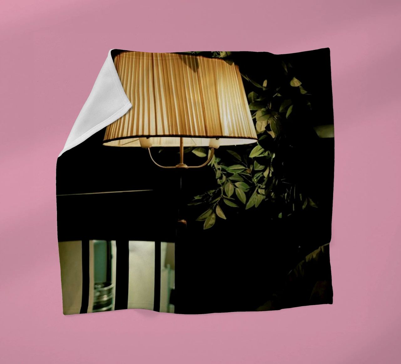 Lamp In The Cafe coperta in pile da Sebastian Hilgetag