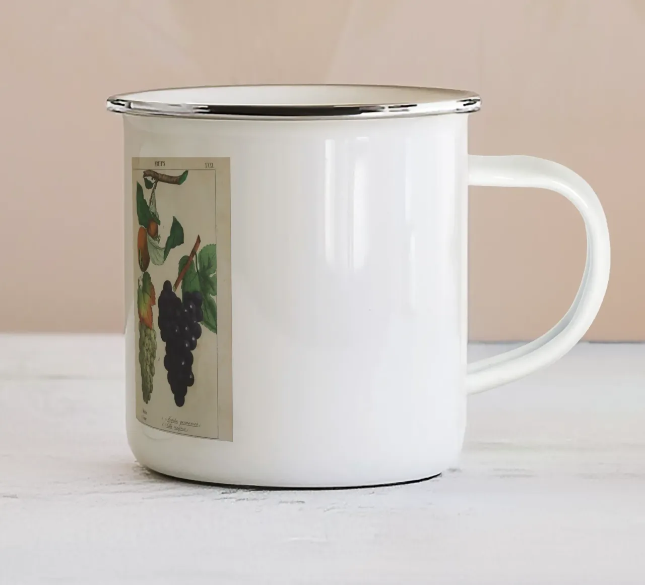 Stampa botanica di frutta d'epoca - Cotogna, pera, nespola, uva tazza in smalto da ClubArt