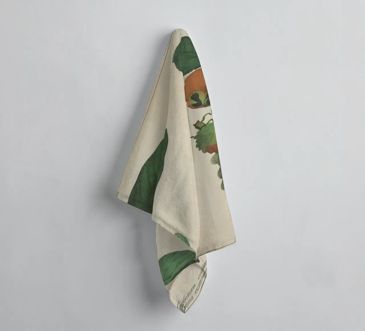 Stampa botanica di frutta d'epoca - Cotogna, pera, nespola, uva asciugamano da bagno da ClubArt