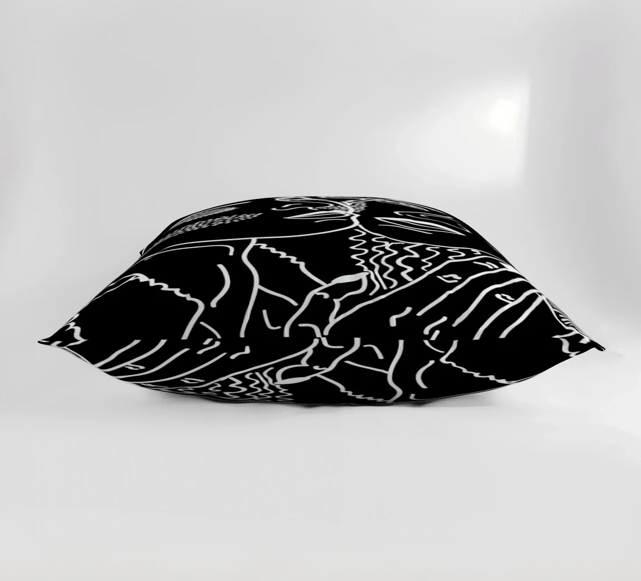 Goddess Black And White cuscino da Killin Studio