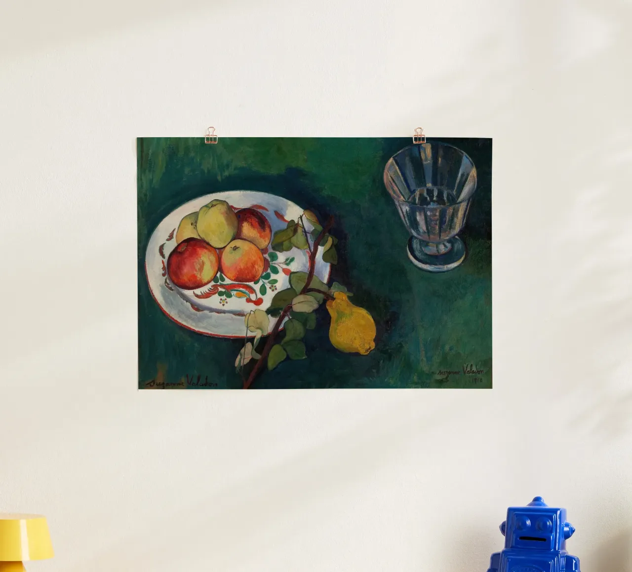 Valadon Stillleben Obst & Glas - Postimpressionistische Kunst Poster mit Kunststoffrahmen von ClubArt