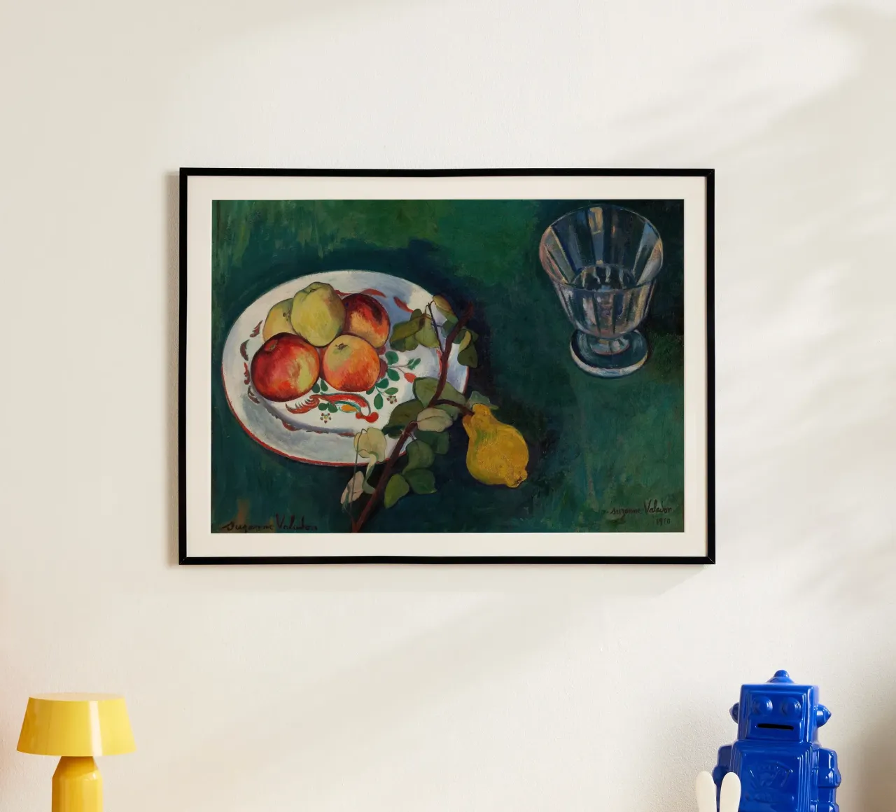 Valadon Stillleben Obst & Glas - Postimpressionistische Kunst Poster mit Kunststoffrahmen von ClubArt