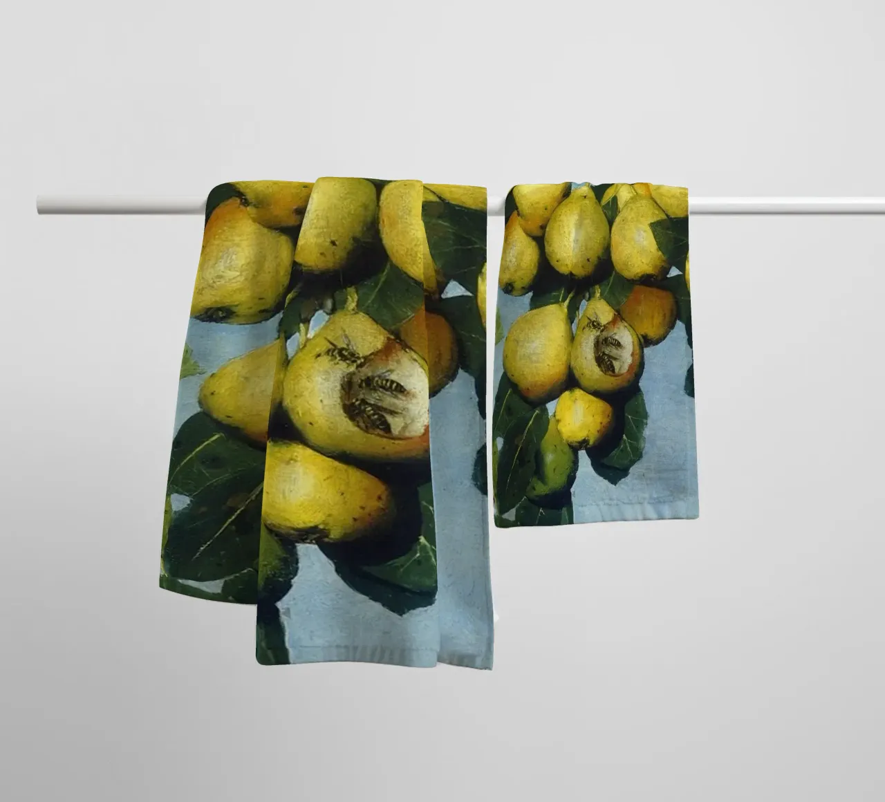 Pere Decker con vespe - Pittura realistica di un albero da frutta asciugamano da bagno da ClubArt